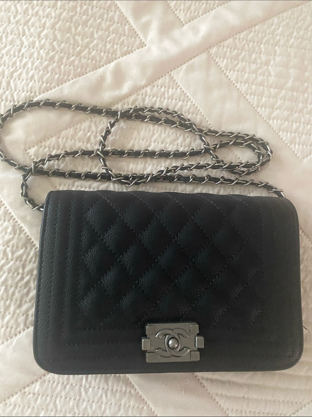 Designer inspired
Black Quilted Chain Shoulder Bag with Silver Hardware